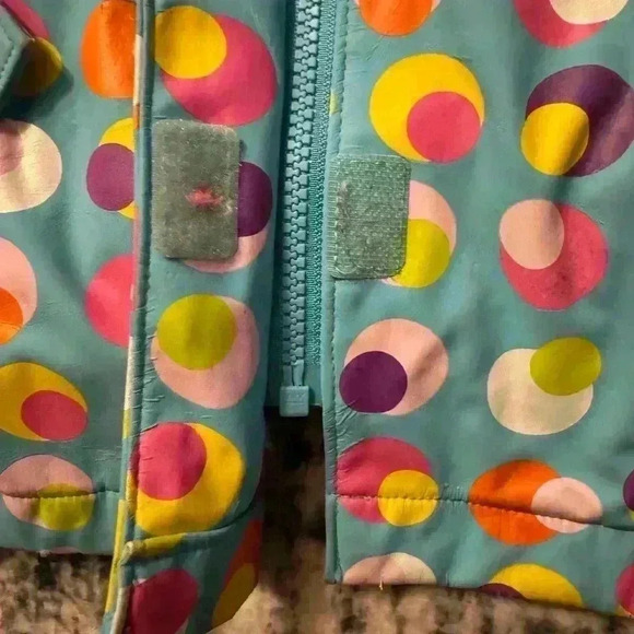 Adorable polkadot rain jacket - Picture 10 of 11